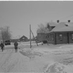 Kuva entisestä venäläisestä kylästä Voznesenjasta. Talot ovat tyypillisiä venäläisiä. Talot ovat korkeita, pienin akkunoin. Voznesenja 1942.02.22