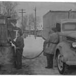 11 T:tus k:s Propagandabil fyller på bensin i Voznesenja. Voznesenja 1942.03.31