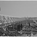 Invigningen av Syväri Bro: Syväri bro, den längsta träbro i Finland byggd av pioniärerna. (Brons längd är 391 meter lång). Voznesenja 1942.04.05